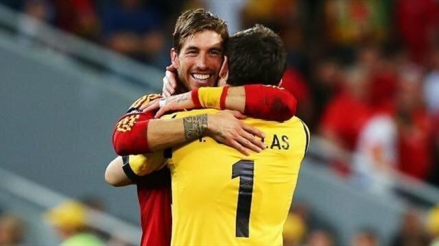 Sergio Ramos y Casillas se dan un abrazo en la Selección. Foto: Twitter (@IkerCasillas)