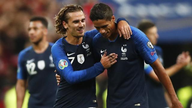 Griezmann y Varane, con Francia