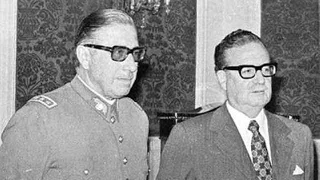 Augusto Pinochet al lado de Salvador Allende.