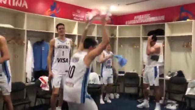 Así fue la fiesta loca en el vestuario de Argentina tras eliminar a Serbia