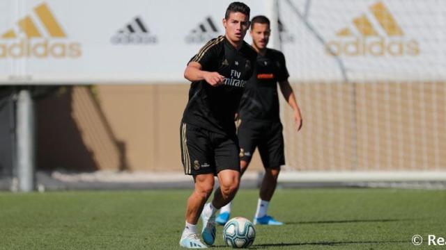 James y Hazard se entrenan con el Real Madrid.