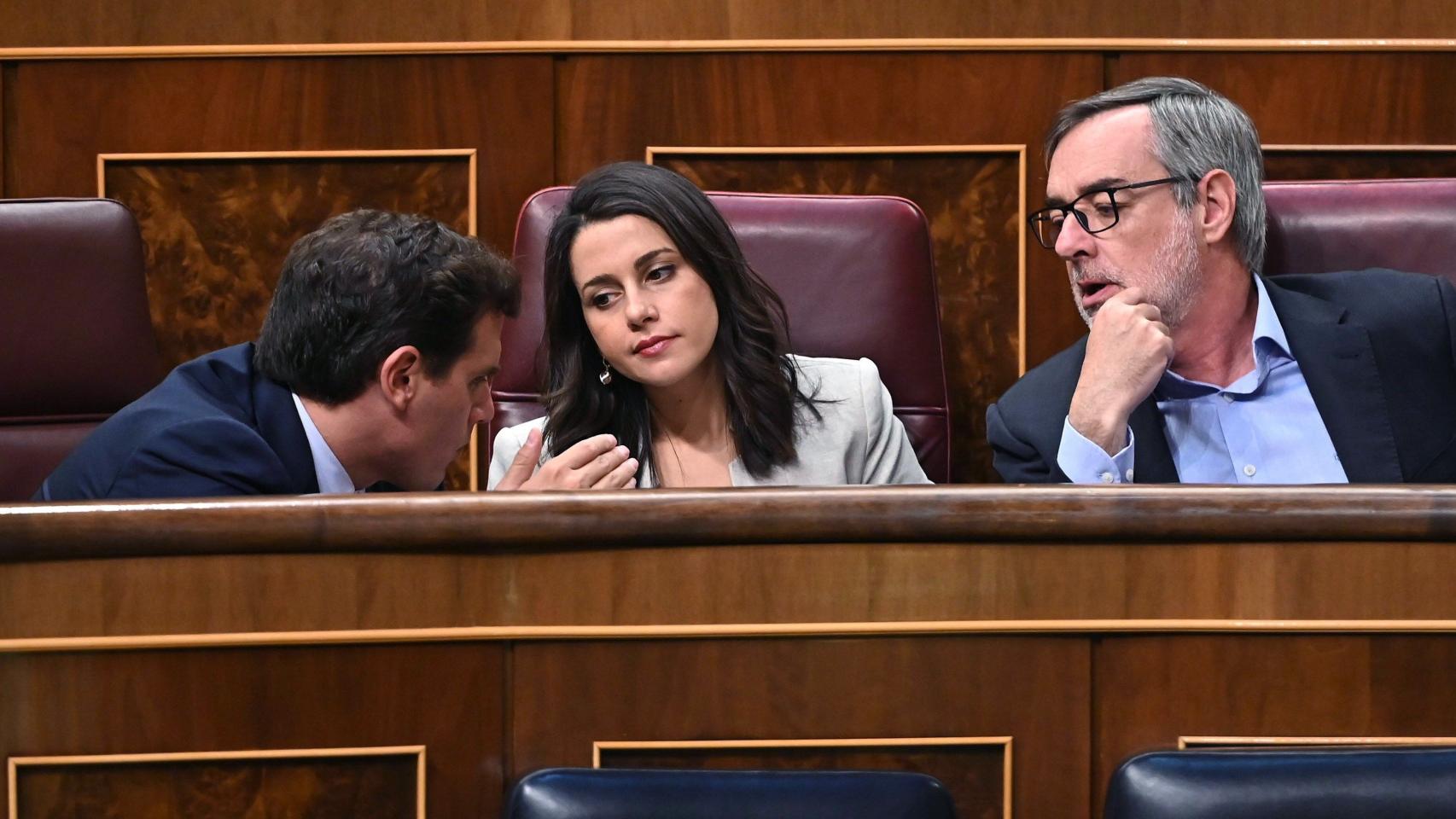 Rivera, Arrimadas y Villegas, durante el pleno de este martes.