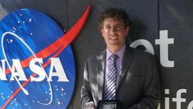 El ingeniero de telecomunicaciones José Vicente Siles recoge el premio de la Nasa