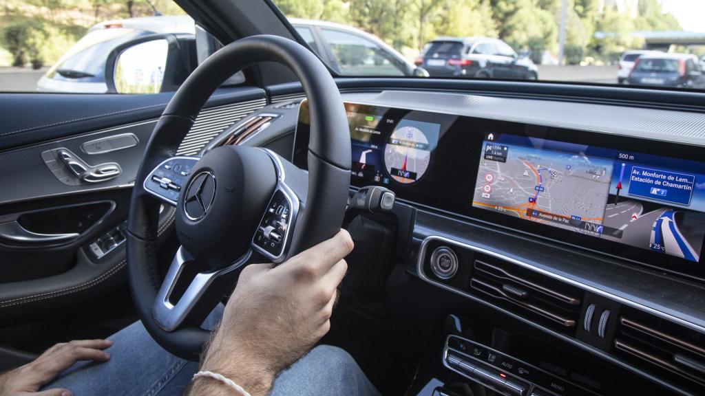 Volante e interior del nuevo Mercedes EQC