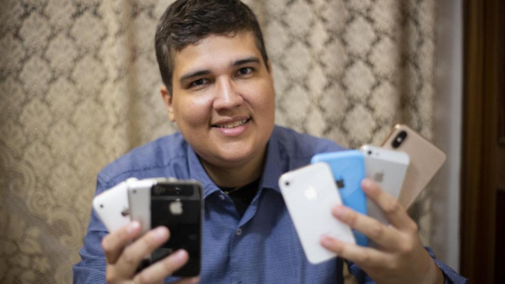 Michael no piensa comprarse el nuevo iPhone 11. Él prefiere esperar al 12.