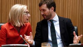 Rosa Díez, junto a Casado, en el acto del pasado jueves en el Congreso.