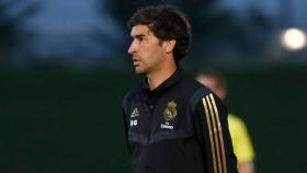 Raúl González, dirigiendo al Castilla