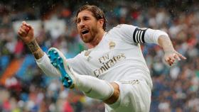 Sergio Ramos despeja un balón