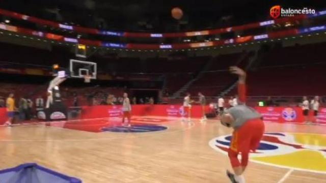 Víctor Claver en un entrenamiento con la Selección. Foto (@BaloncestoESP)