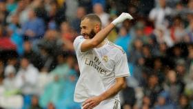 Benzema celebra un gol contra el Levante.