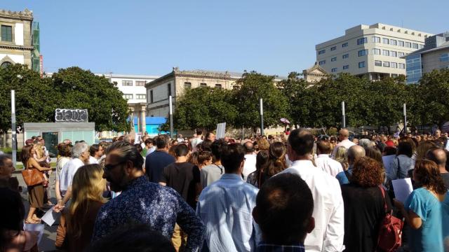 Multitudinaria concentración en A Coruña por el joven desaparecido en Ortigueira