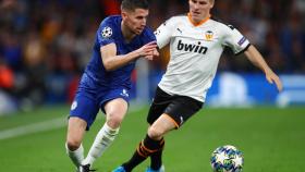 Jorginho y Gameiro, en el Chelsea - Valencia de la Champions League