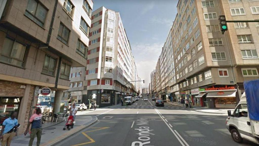 Rescatada una mujer de una ventana de un quinto piso de la Ronda de Nelle, en A Coruña