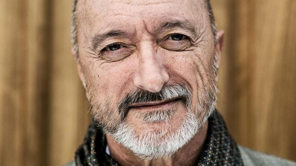 El escritor y estrella de Twitter, Arturo Pérez Reverte.