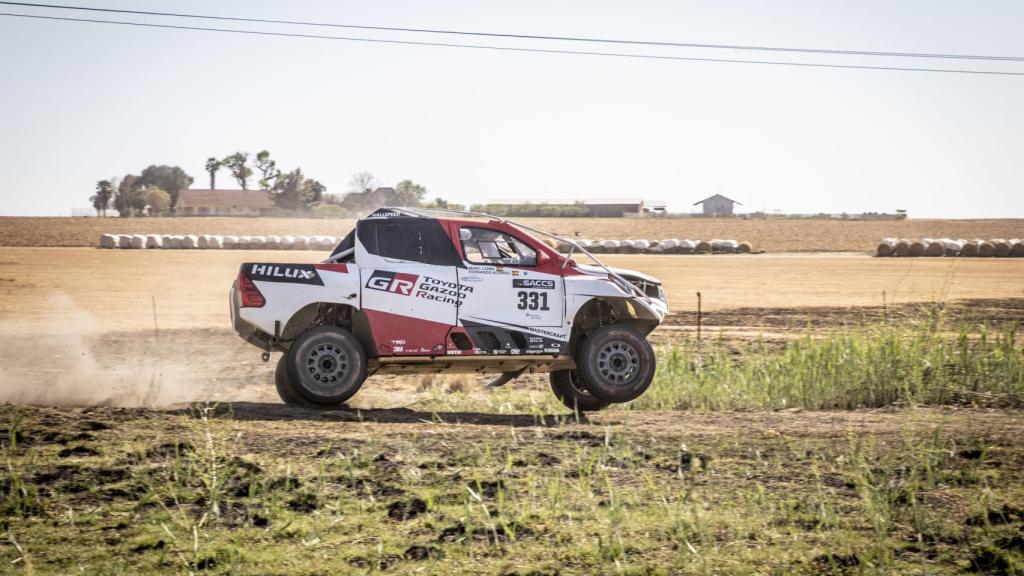 Fernando Alonso prepara el Dakar 2020 en Toyota junto con Marc Coma