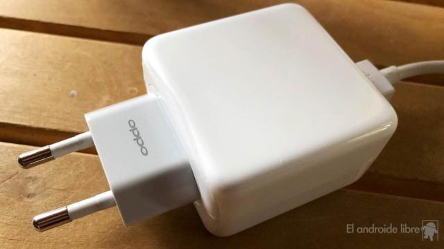 OPPO estrena carga inalámbrica de 30 W y potencia su carga rápida con cable