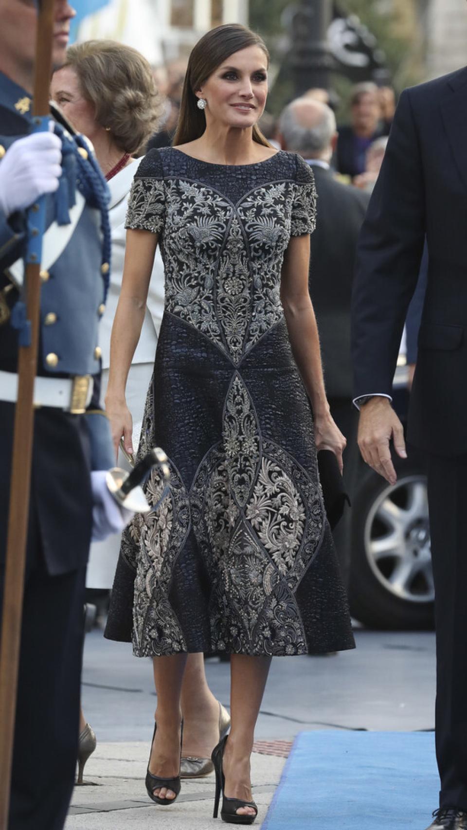 La reina Letizia con vestido de Felipe Varela en los últimos premios Princesa de Asturias en Oviedo.