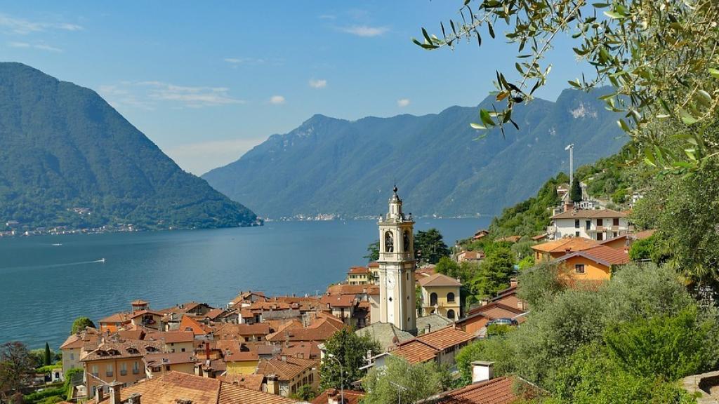 El Lago visto desde el pueblo de Como.