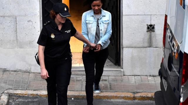 Ana Julia Quezada abandona escoltada la Audiencia de Almería tras conocer el veredicto del jurado.