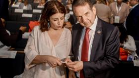 Adriana Lastra, vicesecretaria general del PSOE, junto a Abel caballero, alcalde de Vigo.