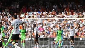 El Valencia pincha ante el Leganés con un Mestalla que explota contra Peter Lim. Foto: Twitter (@CDLeganes)