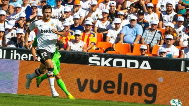 El Valencia pincha ante el Leganés con un Mestalla que explota contra Peter Lim