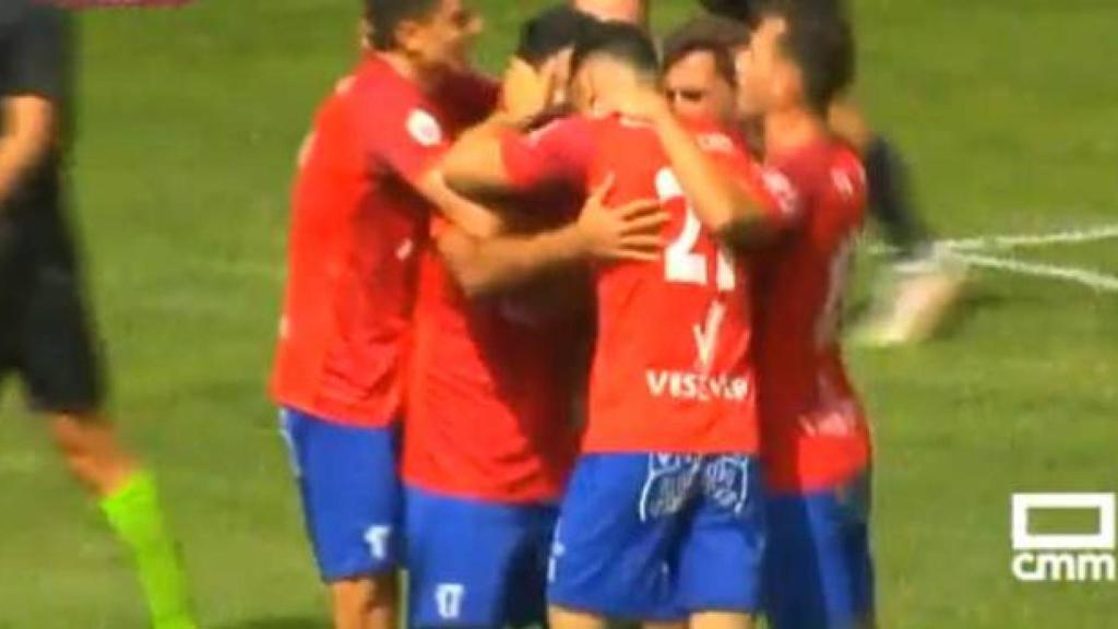 Los jugadores del Villarrobledo celebrando uno de los goles. Captura de CMMPlay