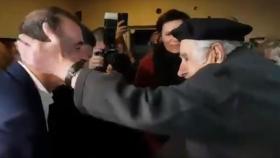 Así recibió Mujica a Alfred Bosch en Montevideo.