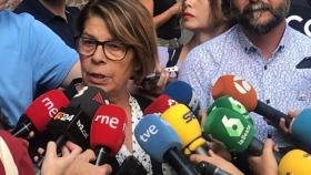 Inés Sabanés atiende a la prensa a la salida de la asamblea de Más Madrid.