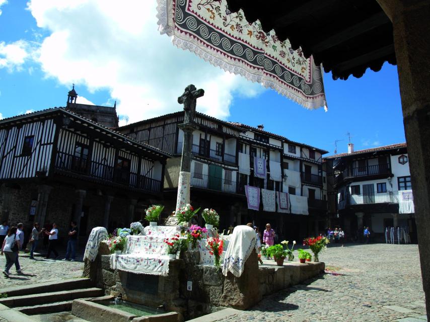 La cruz está presente a lo largo de todo el pueblo.