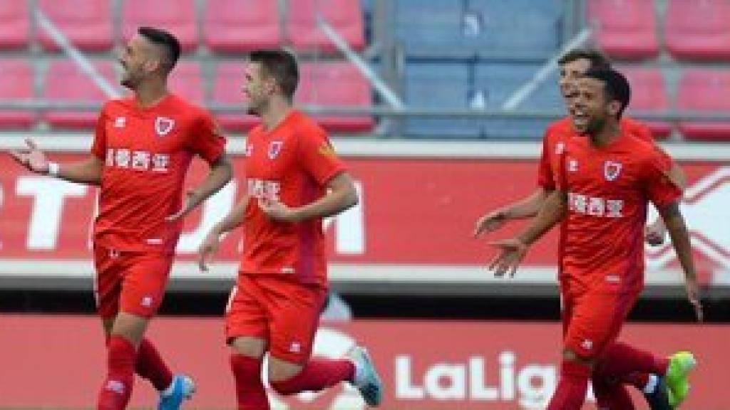 Los jugadores del Numancia celebran un gol en su partido ante el Elche. Foto: Twitter (@GusLedes)