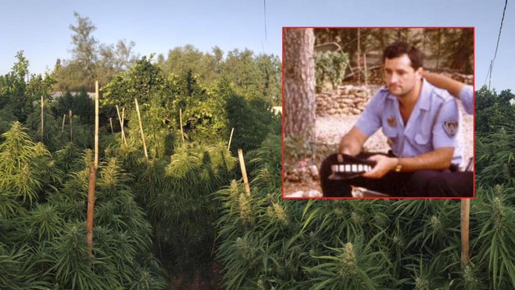 Andrés M. V., policía local en Murcia, y de fondo su plantación de Marihuana.