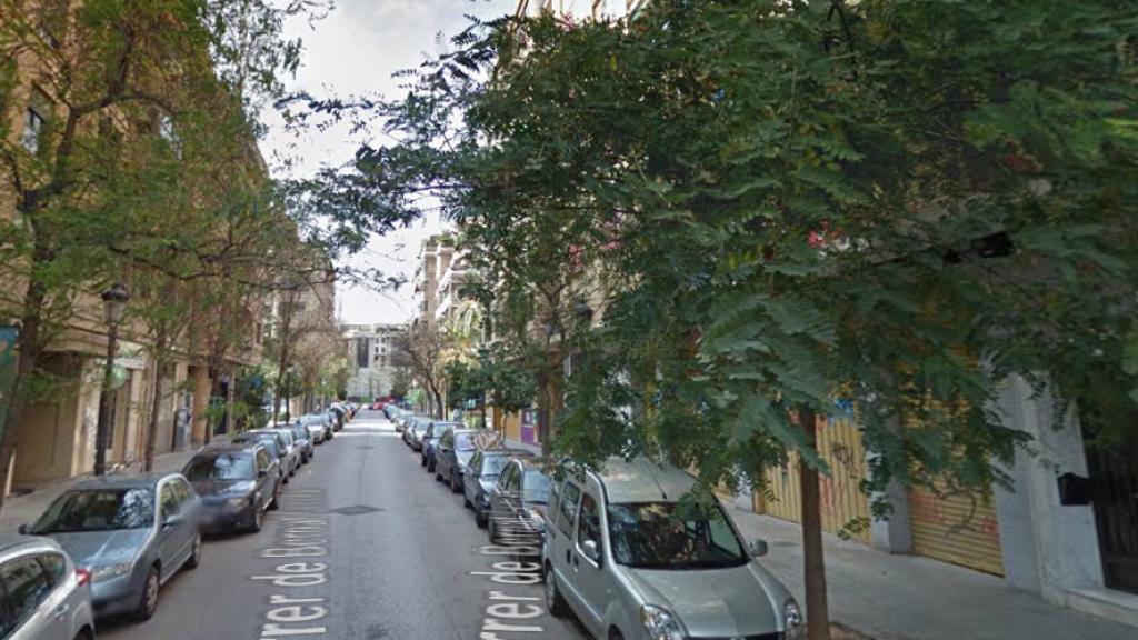 La joven fue encontrada semiinconsciente en la calle Bernat Fenollar de Valencia.