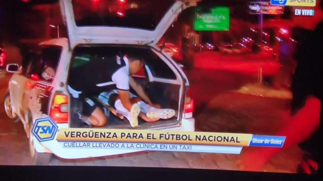 Mario Cuéllar en el taxi. Foto: Twitter (@TyCSports)