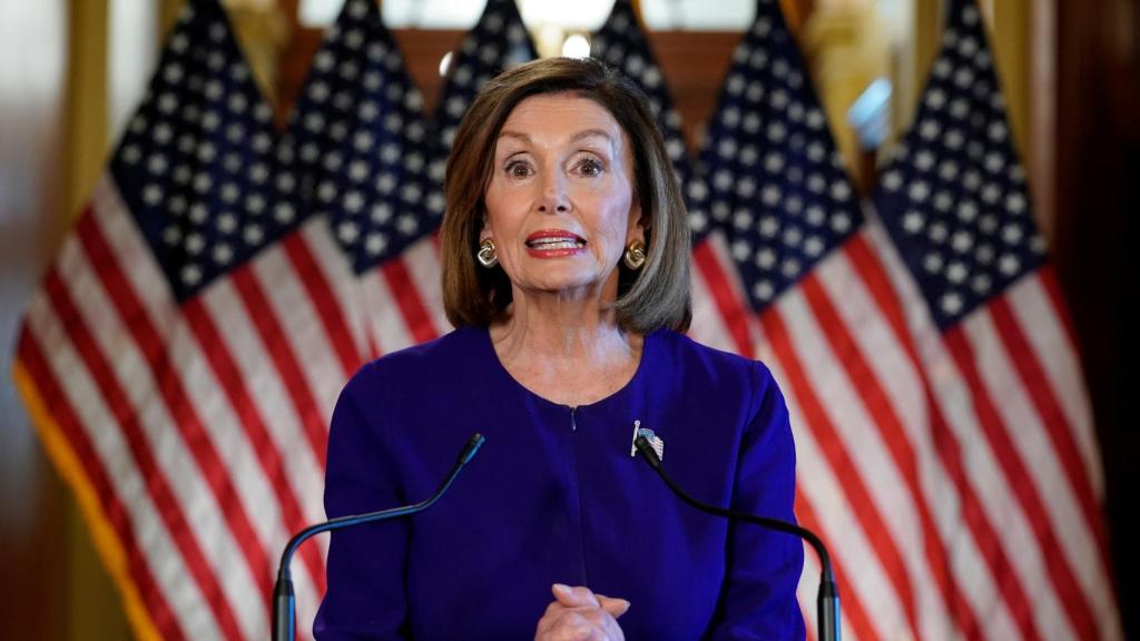 Nancy Pelosi, presidenta de la Cámara de Representantes, durante el anuncio ante los medios de comunicación.