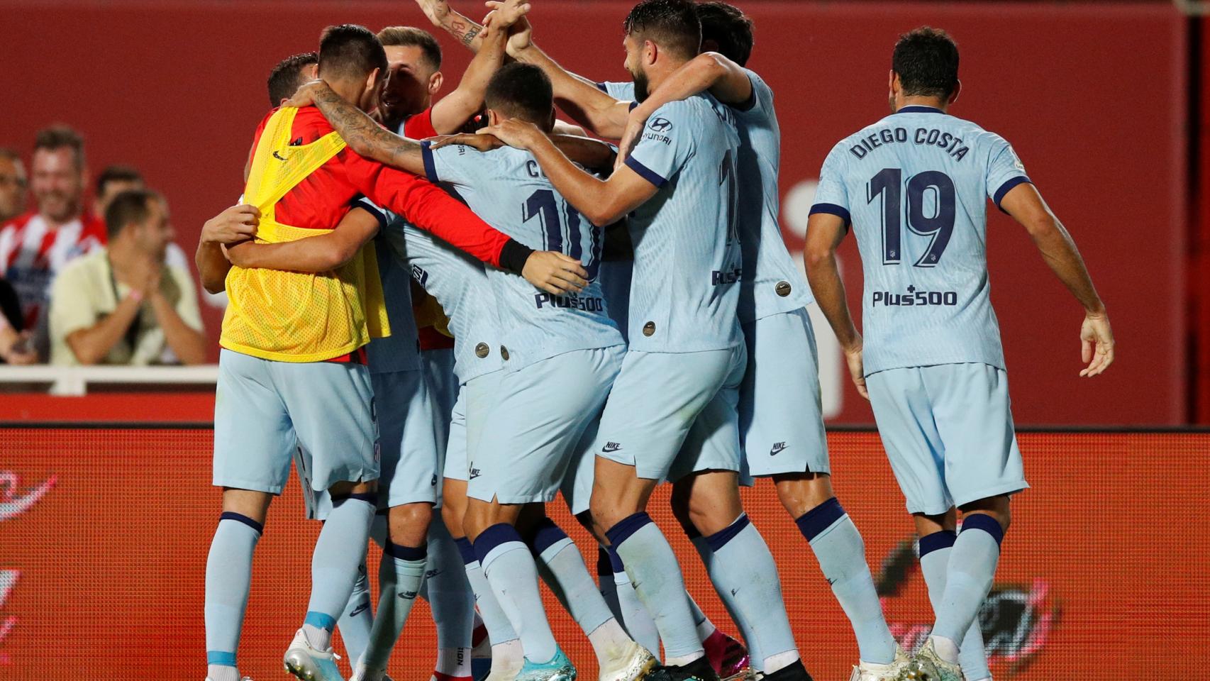 Los jugadores del Atlético celebran uno de los goles ante el Granada