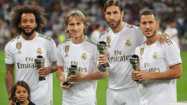 Marcelo, Modric, Sergio Ramos y Hazard ofrecen sus premios del XI FIFPro a la afición