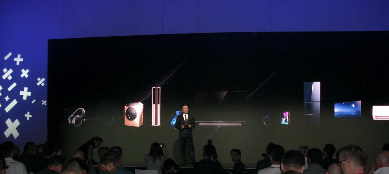 El CEO de TCL, Kevin Wang, en su presentación en IFA.