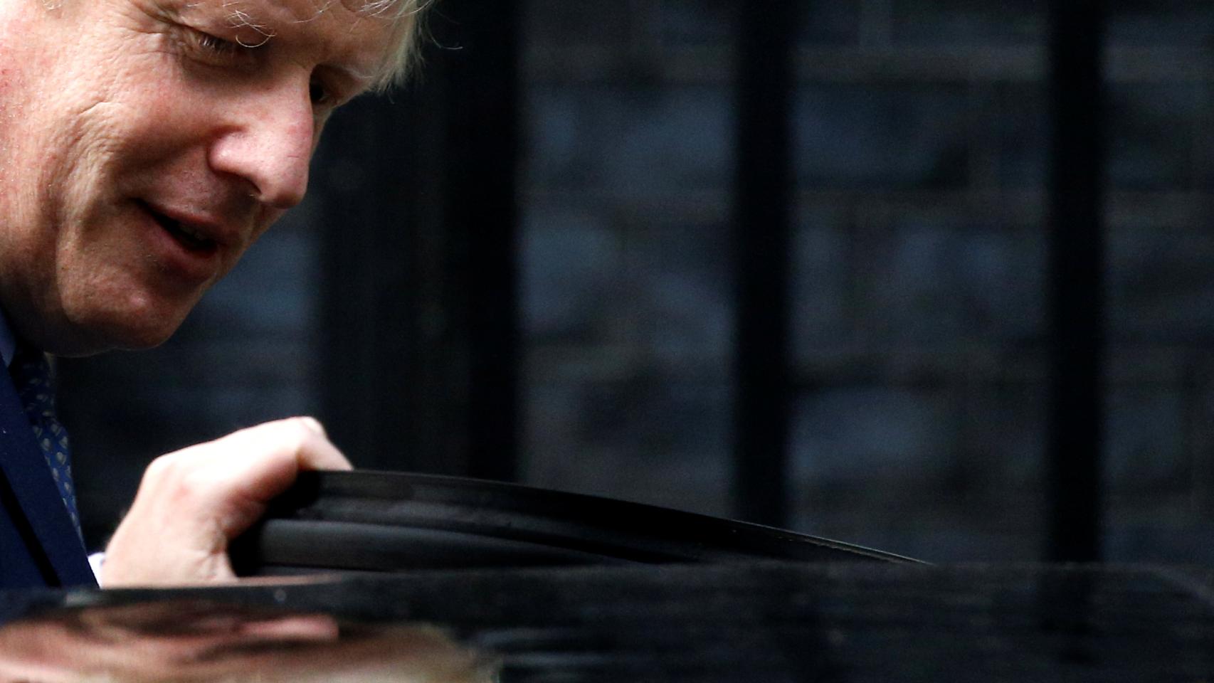 Boris Johnson saliendo de Downing Street