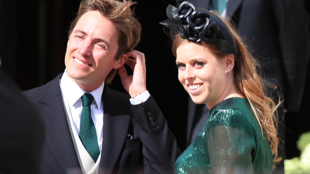 La princesa Beatriz de York junto a su prometido en la boda de Ellie Goulding y Caspar Jopling.