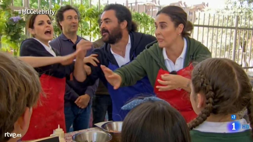 El Sevilla y Vicky Martín Berrocal durante su pelea en 'MasterChef Celebrity'.