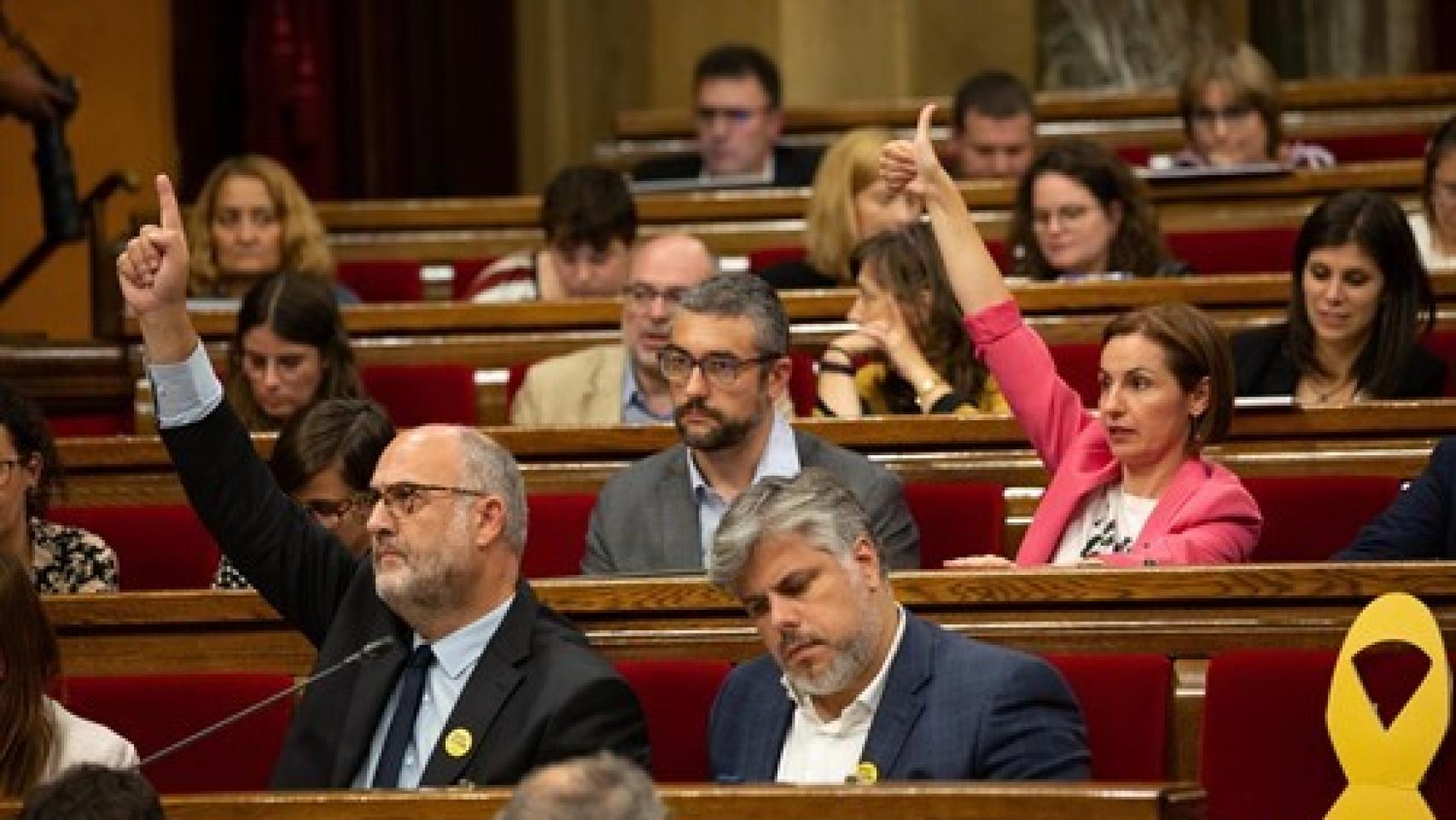 El Parlament aprueba que la Guardia Civil salga de Cataluña