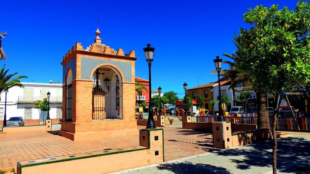 La plaza de Pilas, el pueblo donde Francis tenía la panadería.