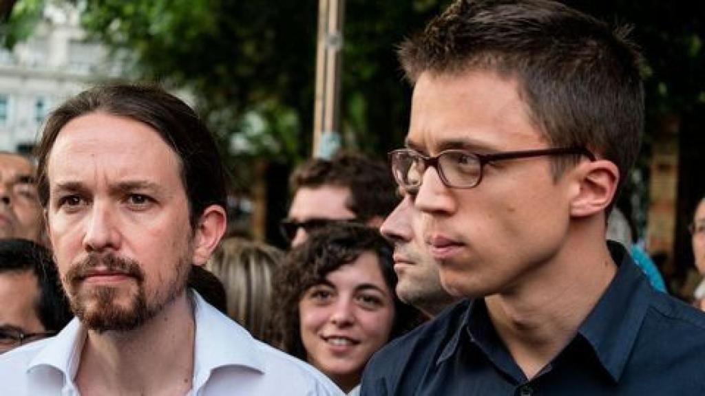 Pablo Iglesias e Íñigo Errejón, juntos, antes de separarse en Unidas Podemos y Más País, dos partidos abiertamente republicanos.