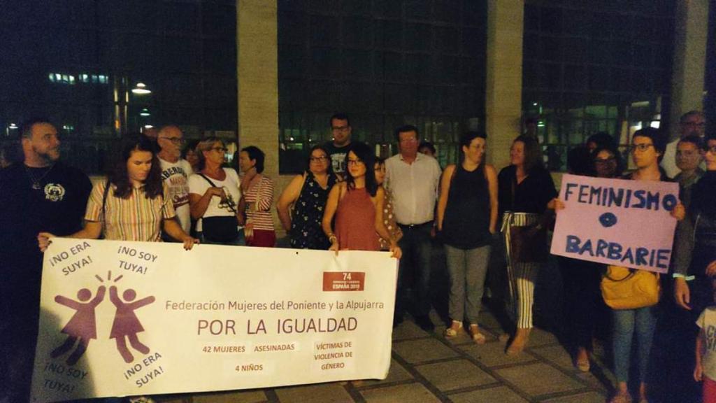 Concentración organizada por la Federación de Mujeres del Poniente y la Alpujarra por la Igualdad.