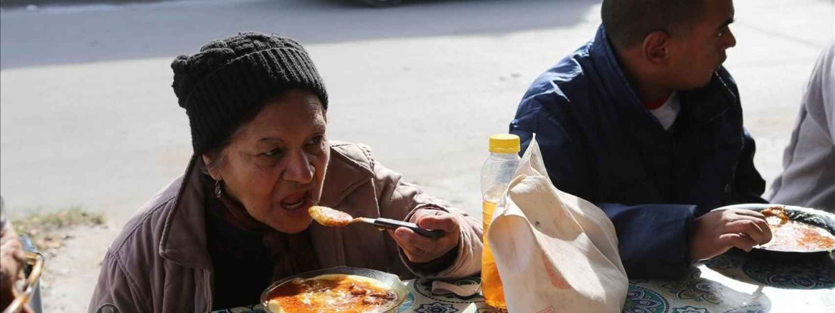 Arroz y mate, la dieta 'pobre' que se impone en Argentina por la crisis  económica