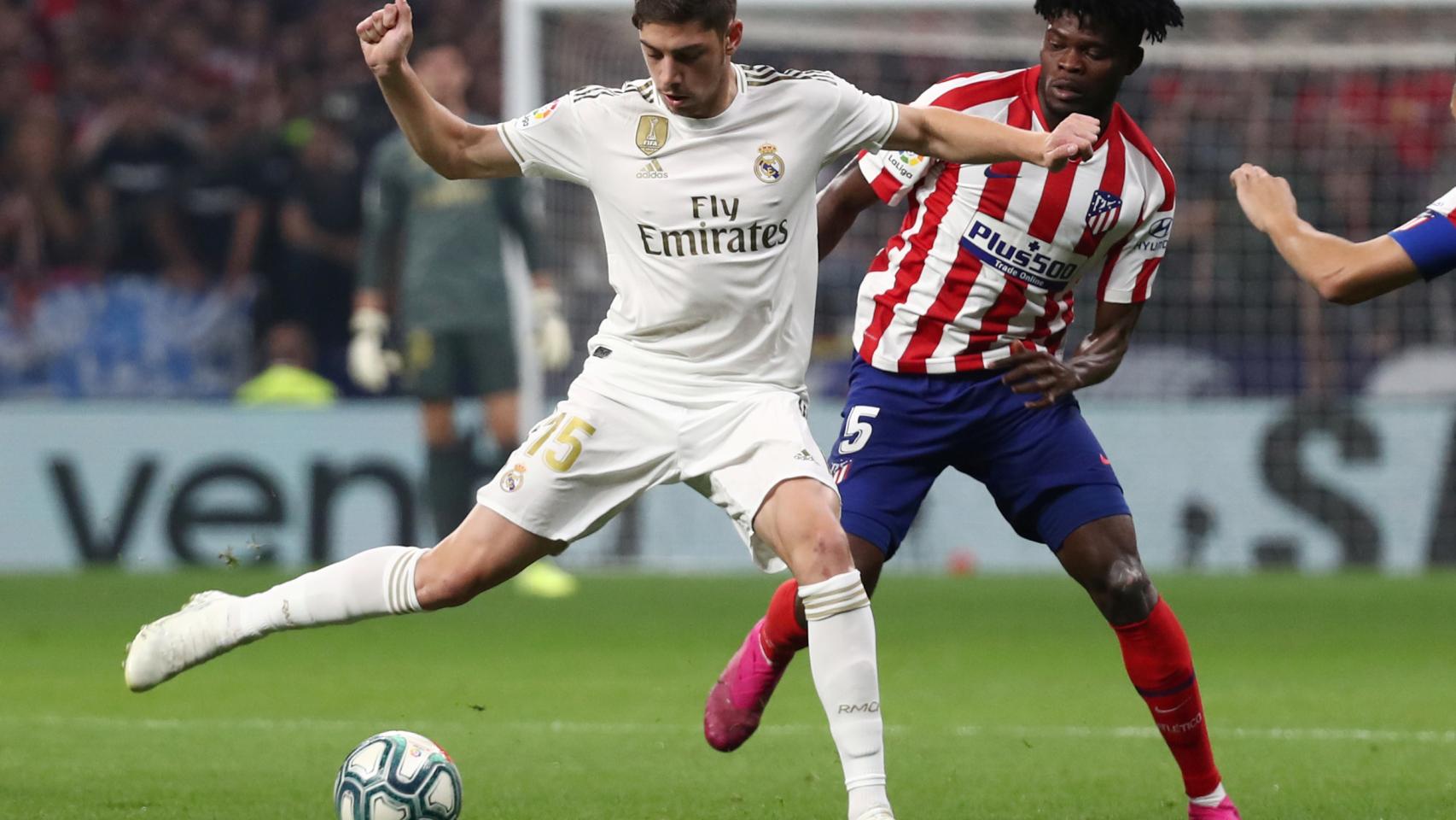 Fede Valverde y Thomas Partey, en el derbi madrileño