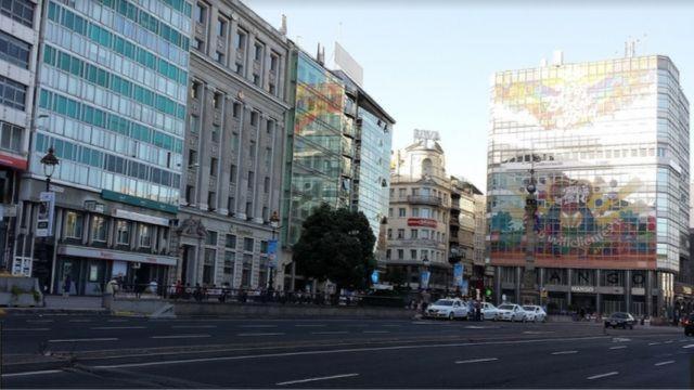 Una mujer se precipita desde un séptimo piso en el Obelisco de A Coruña