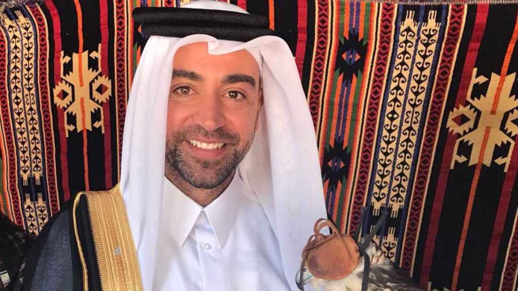La vida de jeque de Xavi Hernández en Qatar: las 133 veces que escuchó el himno que desprecia