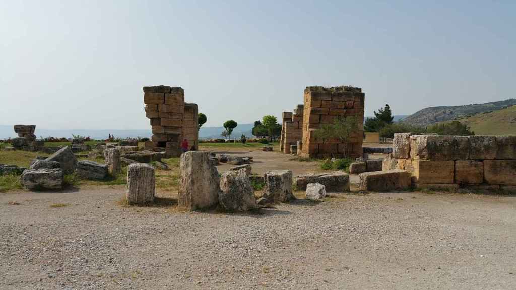 Las ruinas de Hierápolis son la otra atracción turística en Pumakkale.
